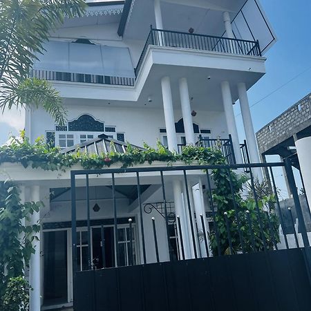 Ramlyn Guesthouse & Restaurant Negombo Dış mekan fotoğraf