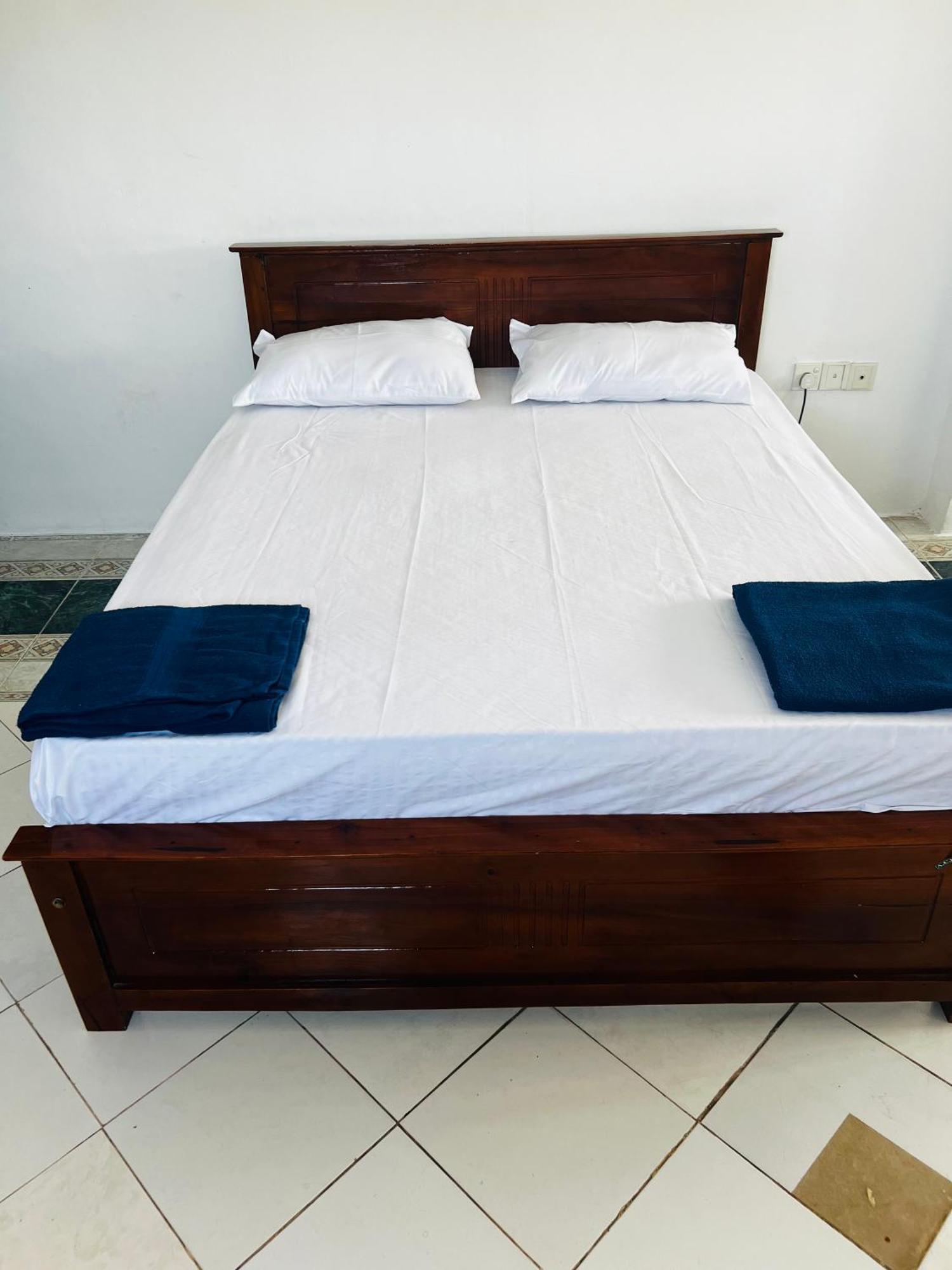 Ramlyn Guesthouse & Restaurant Negombo Dış mekan fotoğraf
