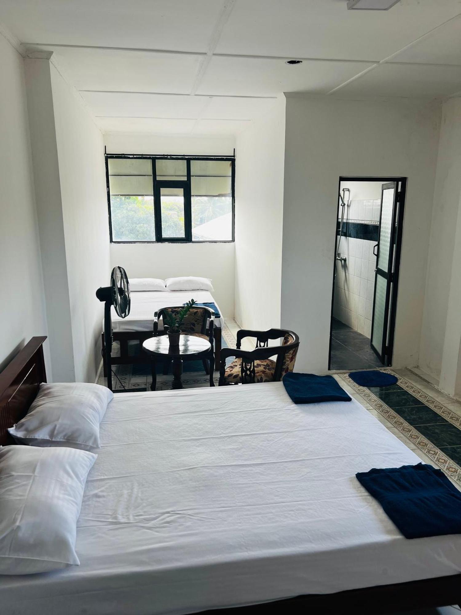 Ramlyn Guesthouse & Restaurant Negombo Dış mekan fotoğraf