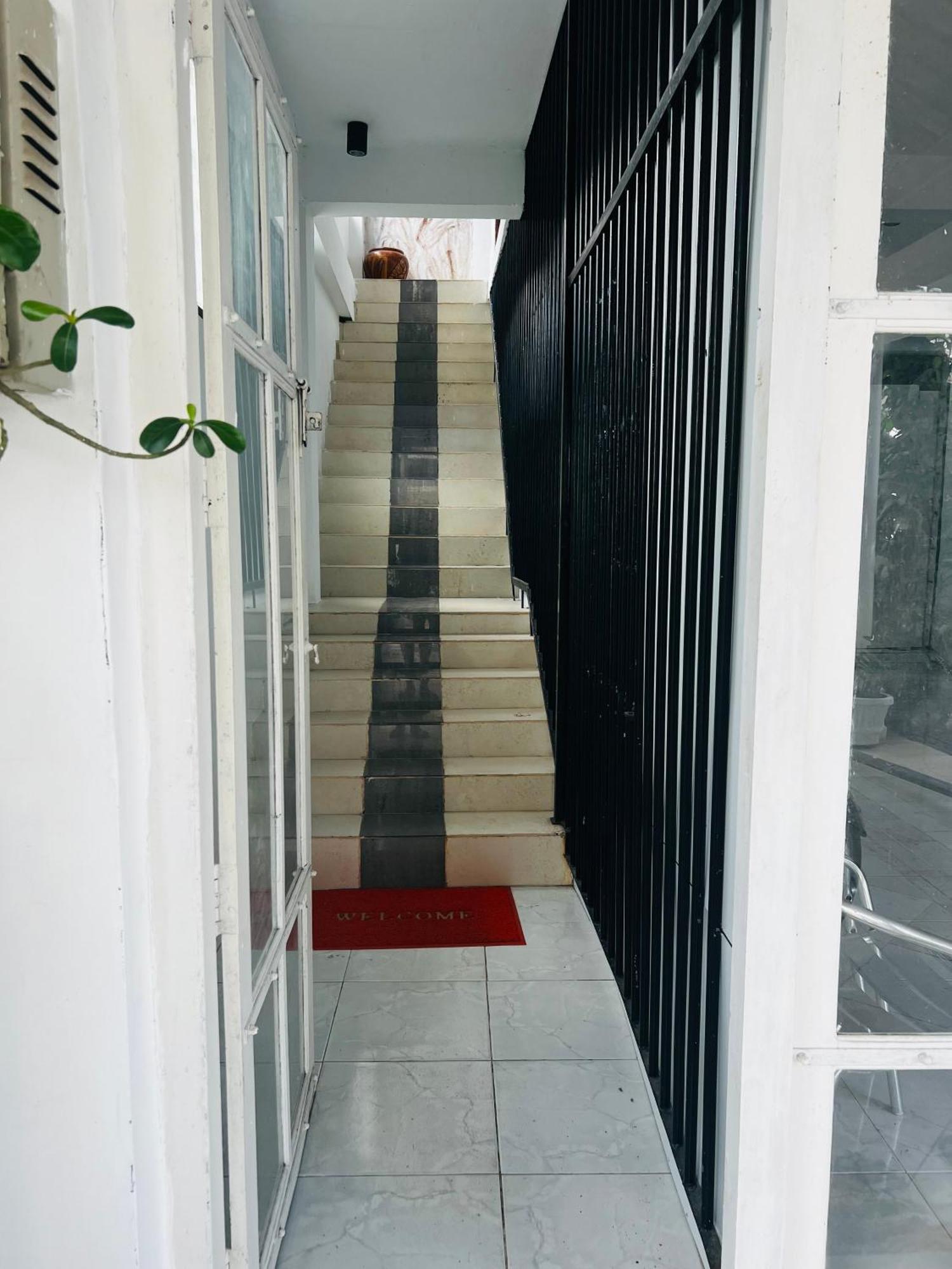 Ramlyn Guesthouse & Restaurant Negombo Dış mekan fotoğraf
