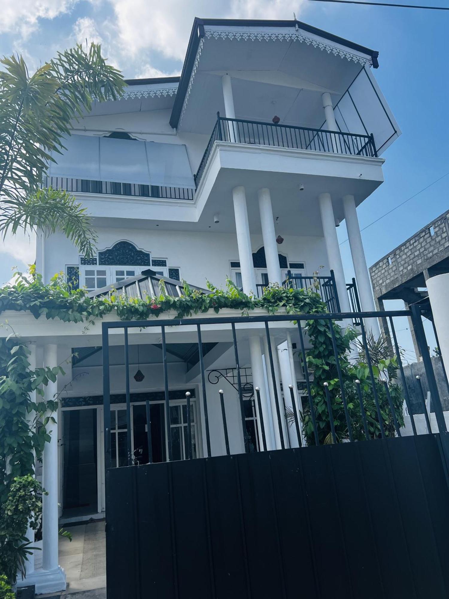Ramlyn Guesthouse & Restaurant Negombo Dış mekan fotoğraf