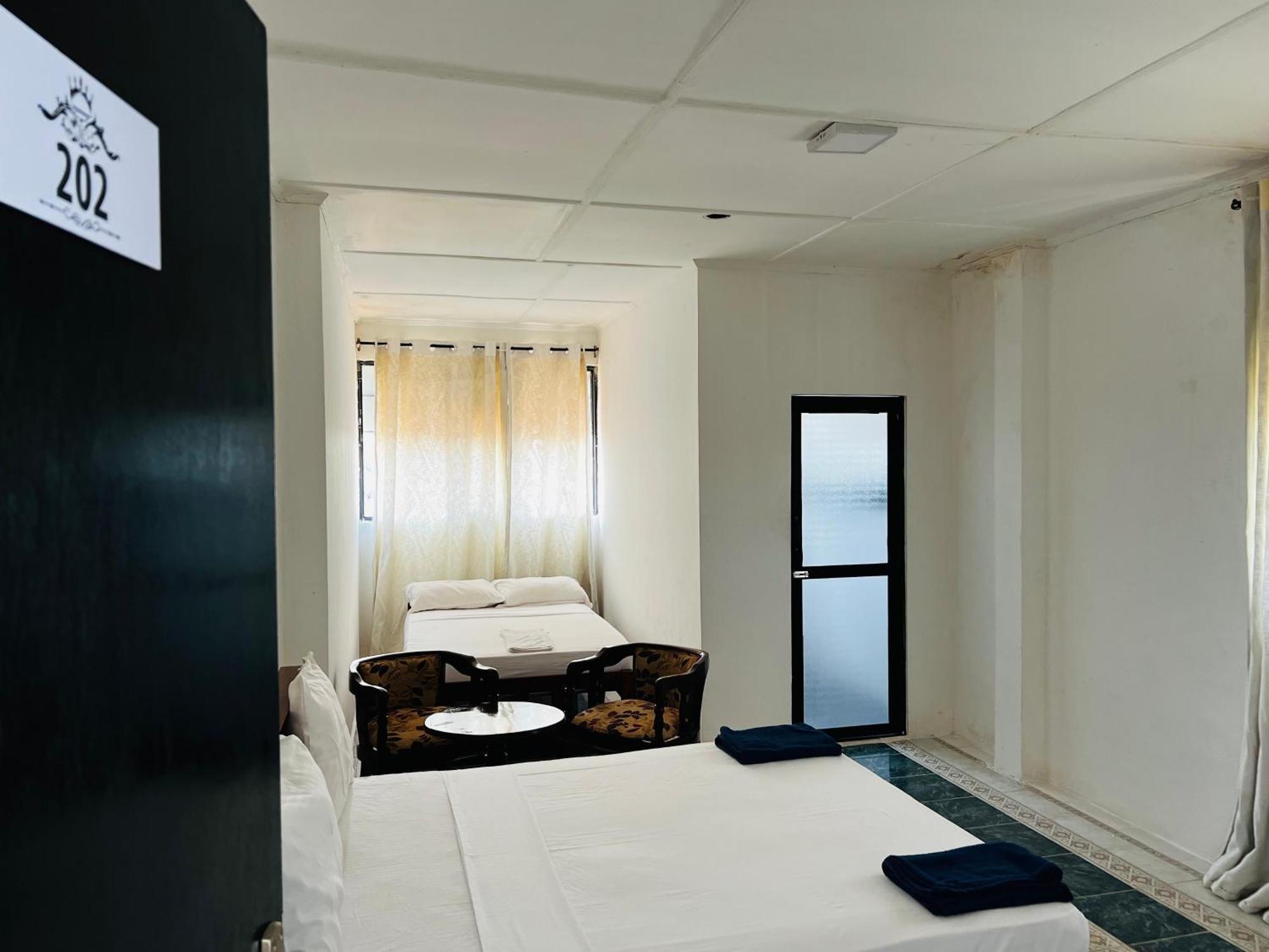 Ramlyn Guesthouse & Restaurant Negombo Dış mekan fotoğraf
