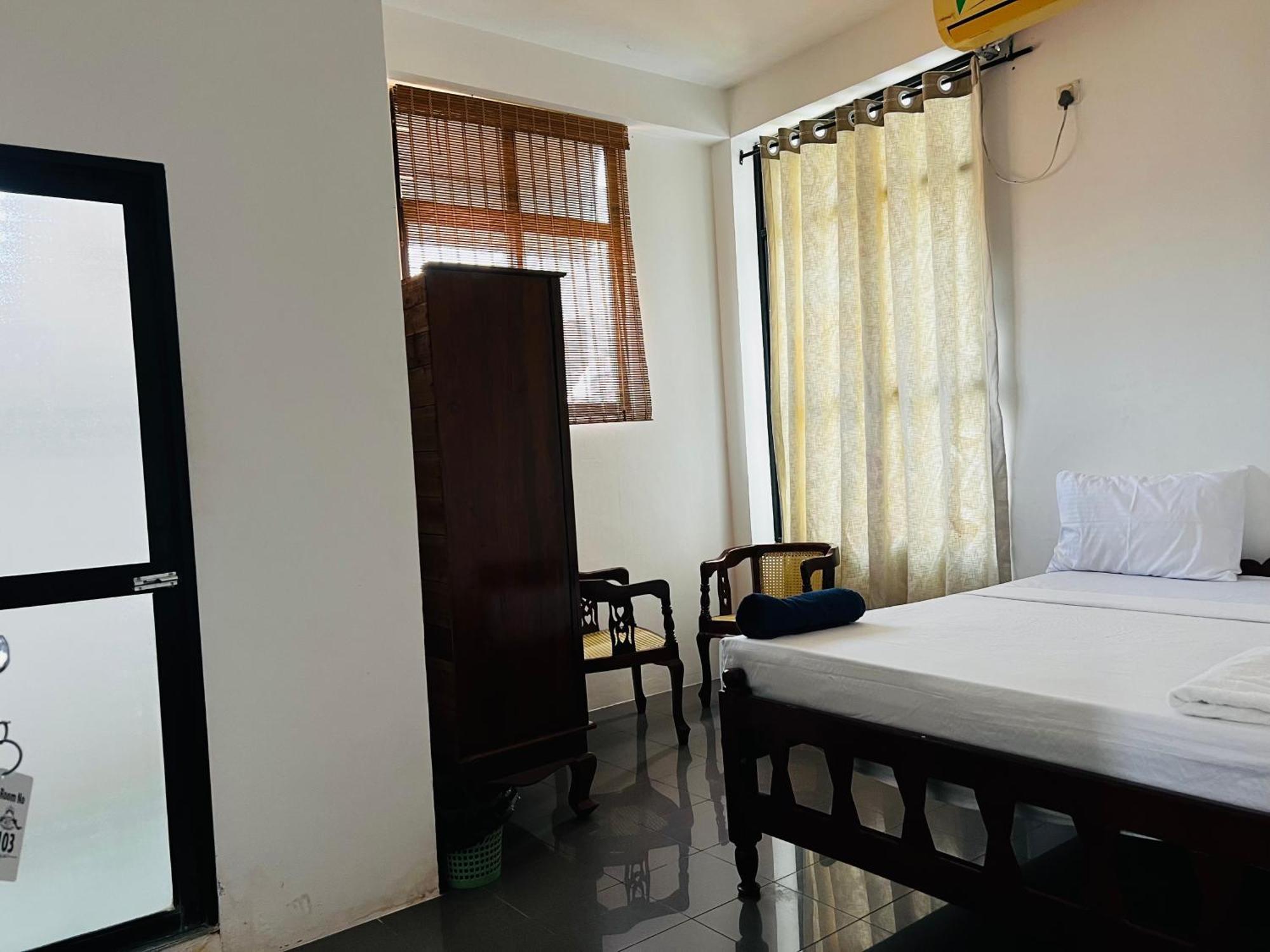 Ramlyn Guesthouse & Restaurant Negombo Dış mekan fotoğraf