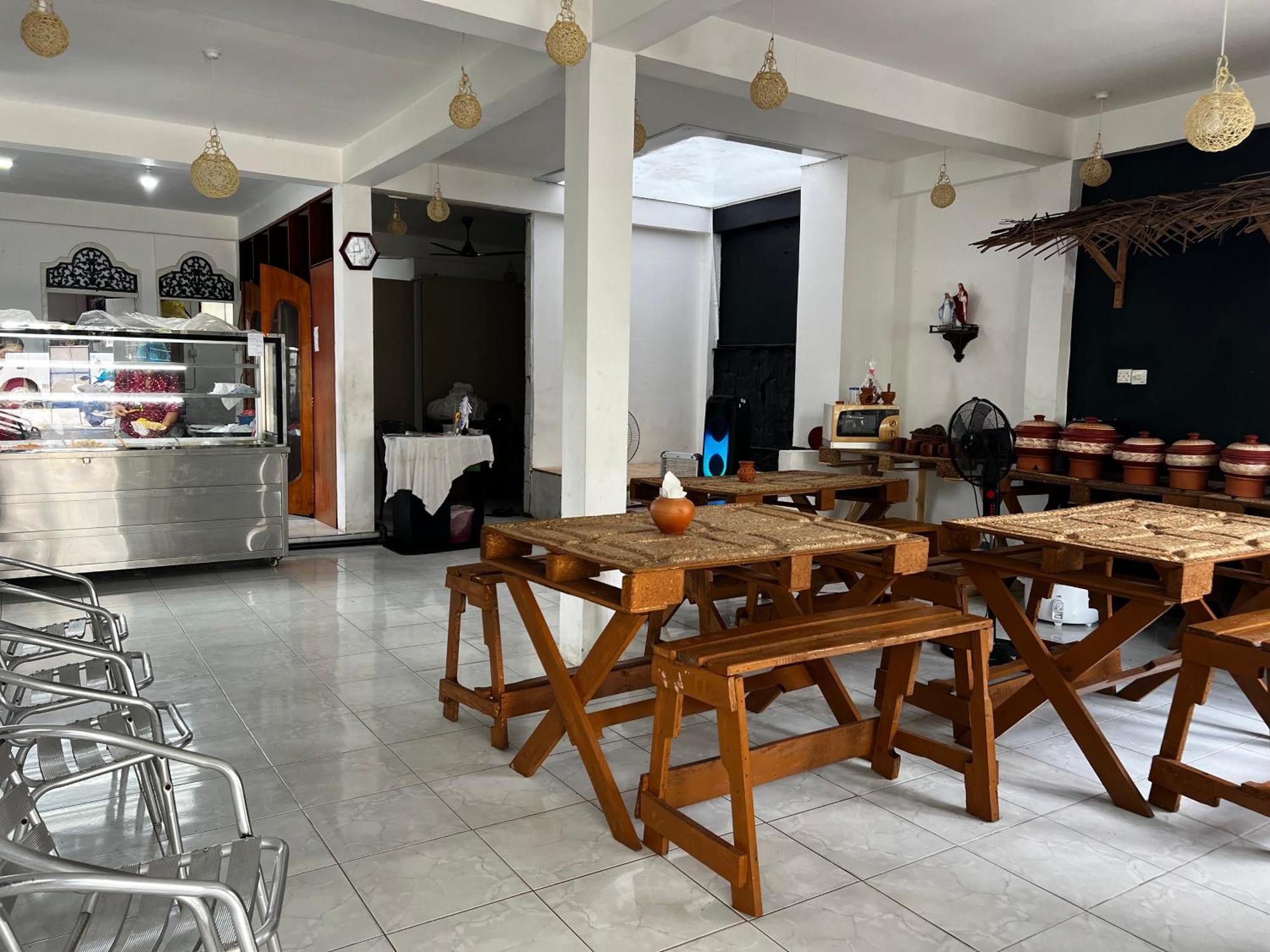 Ramlyn Guesthouse & Restaurant Negombo Dış mekan fotoğraf