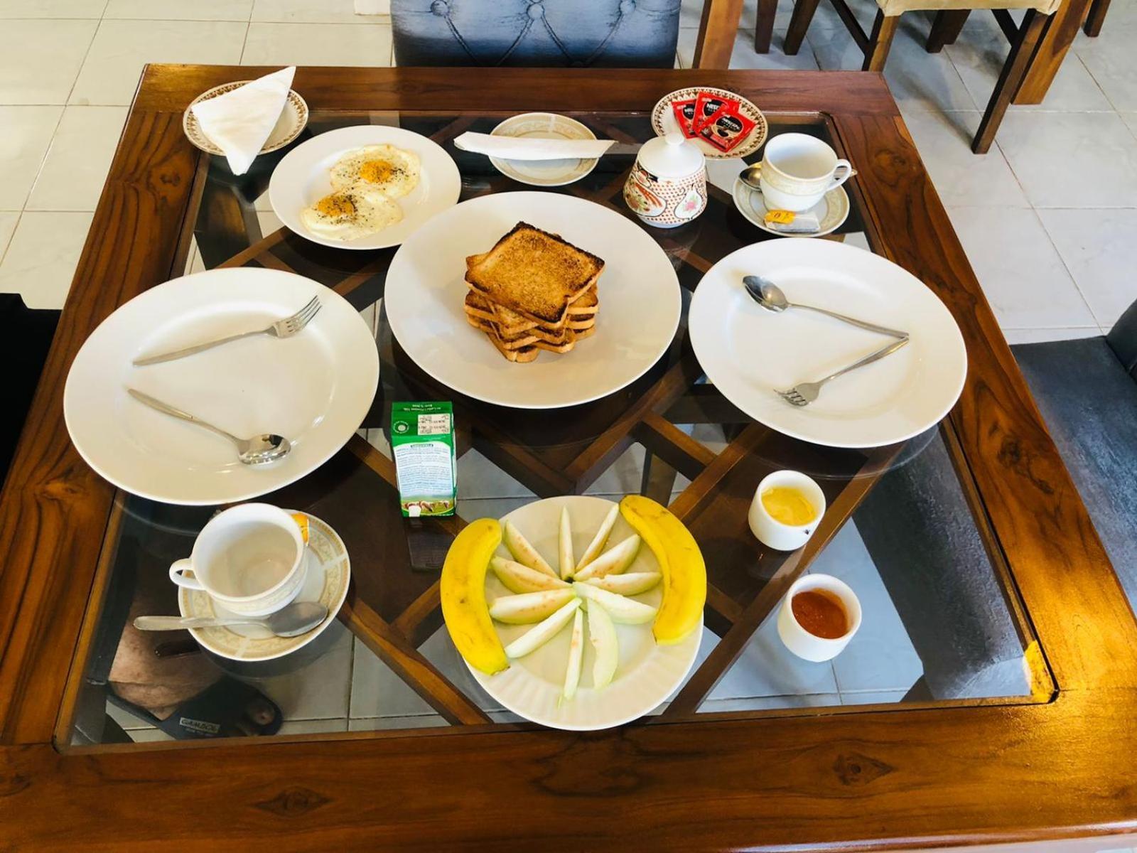 Ramlyn Guesthouse & Restaurant Negombo Dış mekan fotoğraf